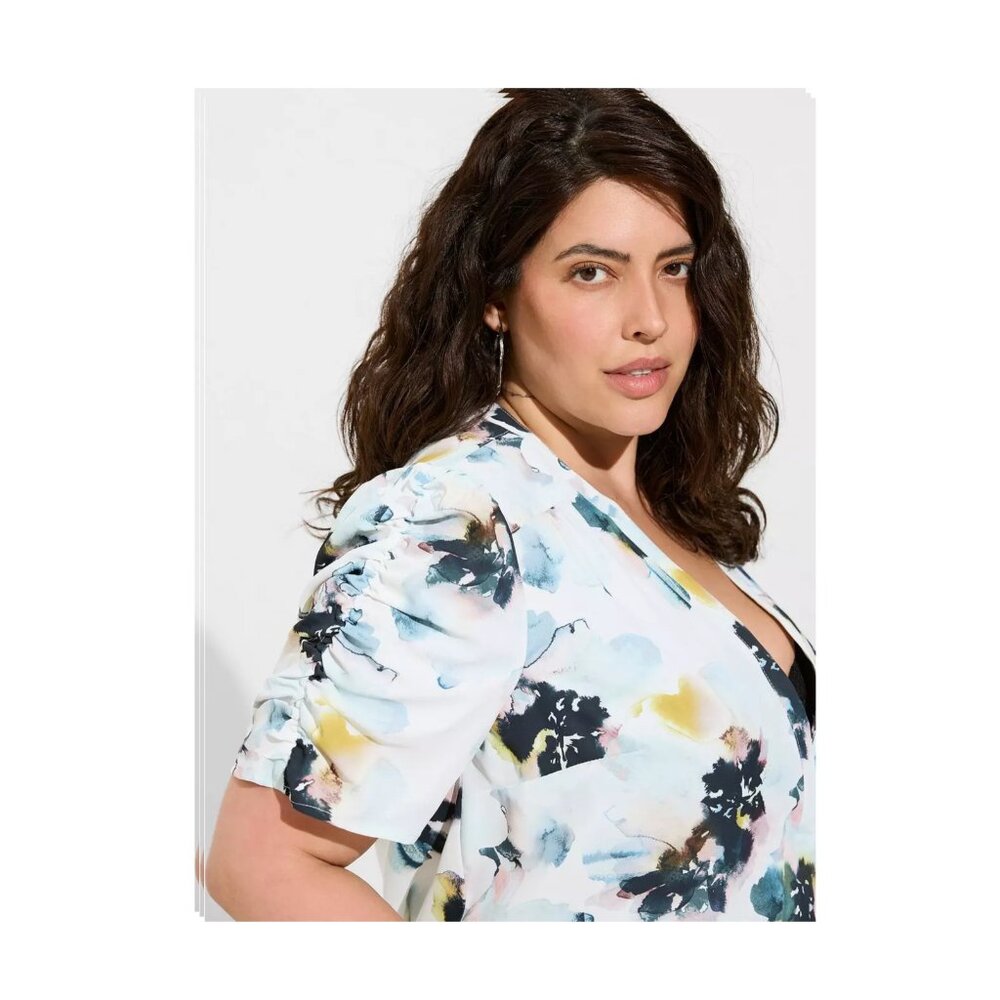 Women's White Floral V-Neck Blouse - Picture 3 of 8